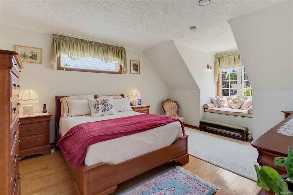 3141 Antrobus Crescent interior