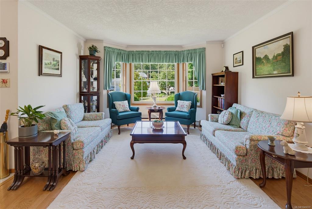 3141 Antrobus Crescent interior