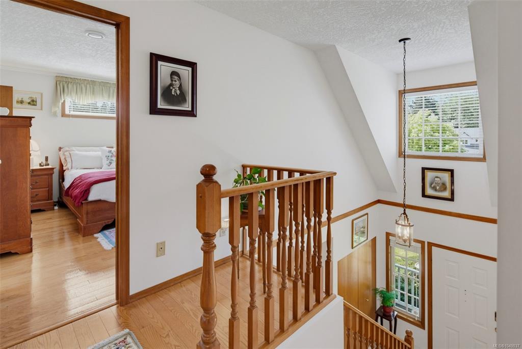 3141 Antrobus Crescent interior